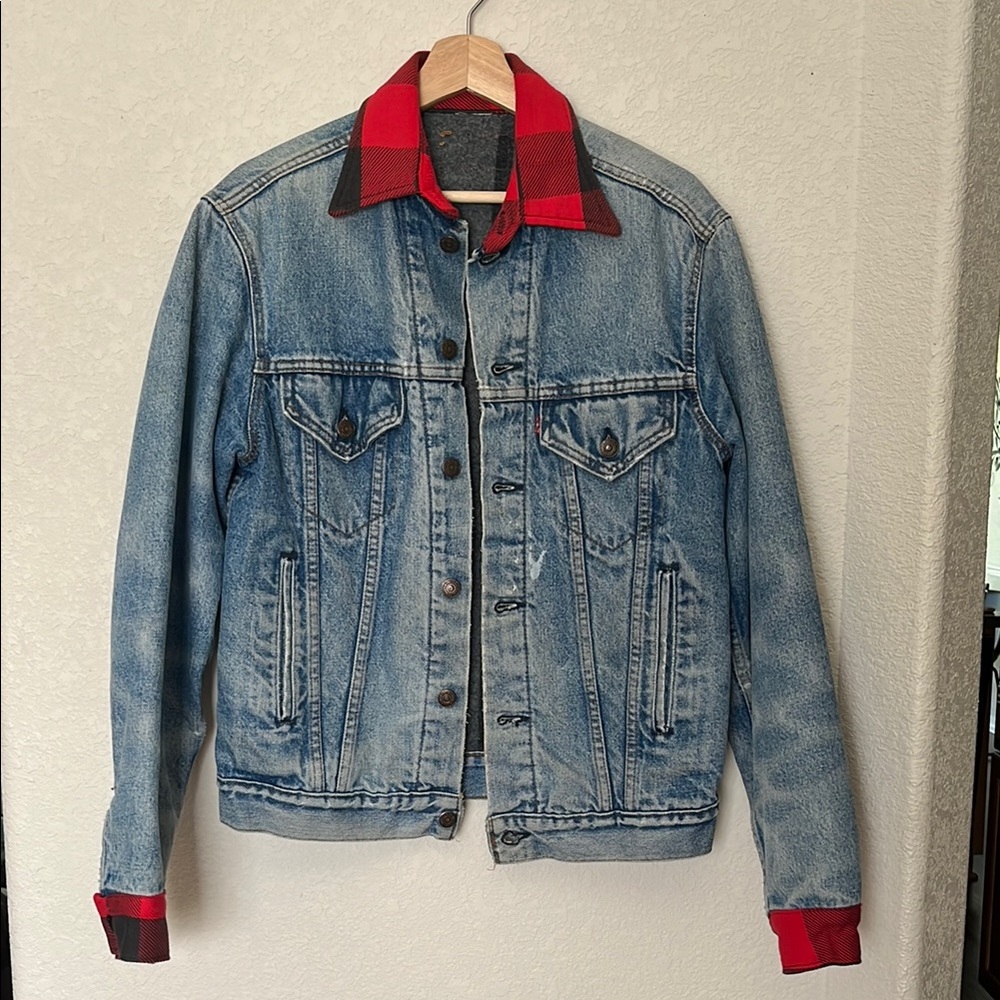 Vintage Levi's Men's Blue Denim Jacket with Red Flannel Accents